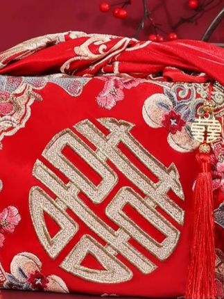 结婚当天娘家陪嫁的包袱皮怎么包,有什么样的讲究呢?#备婚好物分享 #婚庆用品 #新婚大喜 #喜结良缘 #喜庆用品