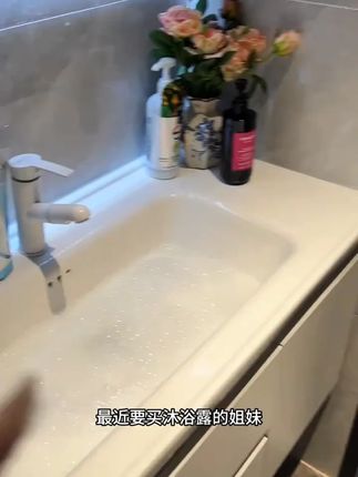 巴黎少女法式香氛持久留香香水沐浴露滋润清爽丝滑香体清新淡香#沐浴露推荐 #香氛沐浴露 #滋润清爽沐浴露 #法式香氛 #沐浴好物