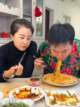 #夫妻日常 #吃嘛嘛香 #好吃不贵经济实惠 #下饭神器 #辣椒酱