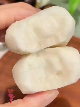我又又回购这款马蹄啦~桂林山水种植的马蹄,好吃到跺脚~长那么大吃过最好吃的马蹄就是广西桂林马蹄! 这个马蹄是什么神仙口感啊~咬下去黄金脆甜,汁水清润得像山泉水一样充足清甜~桂林山水就是不一样~ 宝子们快来快来吃这个清清凉凉的马蹄超级解暑哦#优质农产品  #强烈推荐  #口感特别好  #马蹄#荸荠