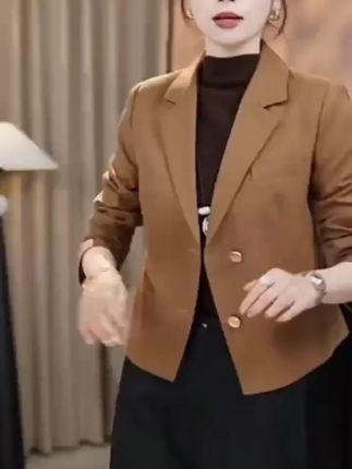简约两粒扣气质立体剪裁设计感显瘦分割线时尚西装外套女春秋季 #外套女 #西装外套 #外套 #气质外套 #外套推荐