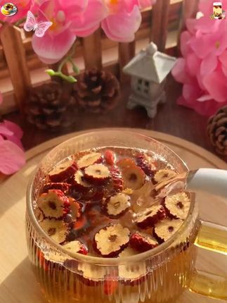 冬天到了,这个时候就别光喝热水了,给自己和家人泡上一杯 #红糖姜枣茶 吧~ #养生茶