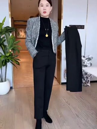 #烟管裤  梨形身材腿粗屁股大的姐妹们,一定得试试这个烟管裤超显瘦!加绒不加绒的都有,显高显瘦显腿长,上身只有裤型没有腿型,不挑身材不挑人,真的谁穿谁好看!#开春穿搭 #梨型身材穿搭 #谁穿谁好看