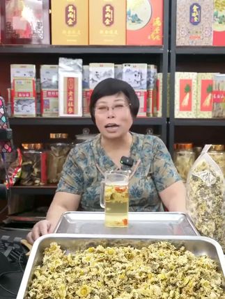 刚刚产新的白菊花茶,泡水喝味浓香高,家里多备一点,非常好喝 #养生茶 #花茶 #白菊花