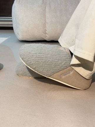 回力新款毛茸茸拖鞋 睡觉都不想脱下来的拖鞋,包跟设计、羊绒毛衣的质感,温暖整个秋冬#穿搭 #静音拖鞋 #包跟棉拖鞋 #羊绒 #回力