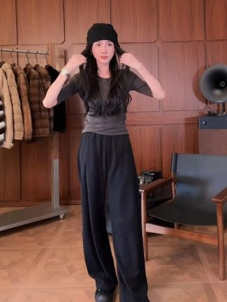 很显瘦的中袖,圆领版型超百搭,日常穿超舒服!#高级感穿搭 #简约大气 #显瘦穿搭 #无限回购的宝藏单品 #沐熙美大哥