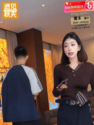 Tender Jinger【暮色旅人】小V领精纺羊毛长袖套衫 #秋季穿搭 #秋季搭配 #时尚穿搭 #休闲减龄穿搭 #时髦精