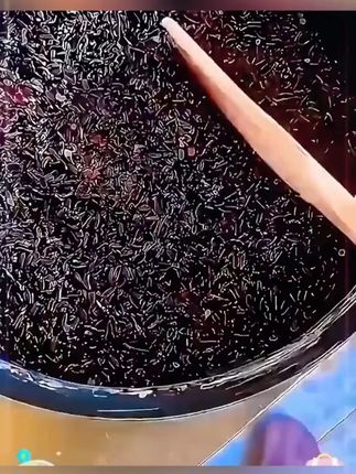 永祥龙黑龙江血糯米东北江米奶茶杂粮酿酒新米大米包粽子五常紫米 这个就是东北雪糯米,也就是大家俗称的雪糯米,它跟一般的黑米是不一样的,是咱东北武昌特有的一种大米,独特的地理环境加上一年只产一季,它营养价值非常高,富含丰富的花青素,而且你看它这个米呢是发红的颜色,口感是软软糯糯的,特别的好吃,东北血糯米,香甜软糯,农家自制,好吃不贵,好吃到停不下来#优质粗粮 #血糯米 #东北血糯米