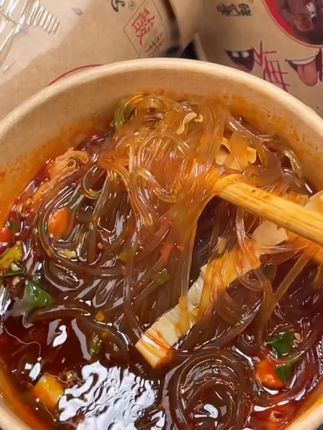 嗨吃家 正宗重庆红薯粉丝酸辣粉6桶方便速食地道川香麻辣口味#酸辣粉 #方便速食 #川香口味 #嗨吃家美食 #红薯粉丝