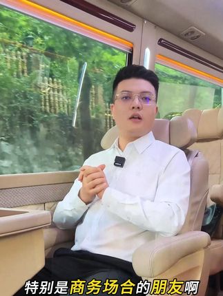 大肚子衬衫 大肚子定制版型,重塑男士自信形象!针对腰腹部位进行科学加宽4-6公分,活动时预留舒适空间,静立时修身利落。采用欧洲工艺剪裁,保持领口挺立肩线平整,提升专业气质。竹纤维抗菌面料亲肤保暖,抗皱易打理,轻松应对各种突发场合。从此告别紧绷尴尬,尽显从容儒雅风范!#衬衫#男装#衬衫男#男装衬衫#中老年男#商务休闲#品质男装#选好男装关注我#男人衣柜#谁穿谁好看#衬衫#男装#衬衫男#男装衬衫#中老年男#商务休闲#品质男装#选好男装关注我#男人衣柜#谁穿谁好看#男装#品牌#衬衫#男士衬衫#罗蒙#宽松舒适#品质衬衫#品质男装#衬衫推荐#商务休闲#立挺有型#中老年男装#大肚子定制 #商务风范 #男士衬衫 #遮肉显瘦 #立挺有型 #品质男装 #高定衬衫 #罗蒙定制