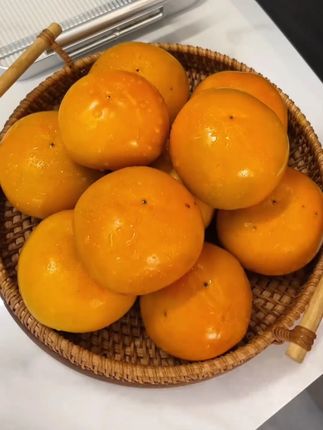 一年就一季的脆柿终于上市了!它真的又脆又甜!满满的糖心,每一口都是嘎嘣脆,真的太爱了!#脆柿子 #柿子 #巧克力柿子 #现摘现发新鲜到家 #快来一起尝个鲜