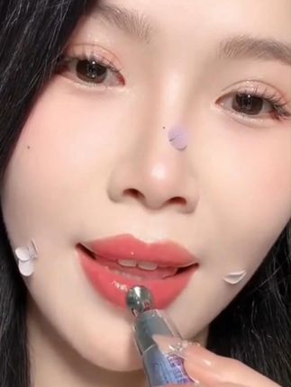 再也不用担心涂哑光口红不好看了,秋冬真的很需要 ! #护唇精华 #护唇 #唇膏 #唇油 #唇部护理