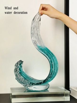 流转光影间,好运随风生, 匠心琉璃,手工雕琢清澈透亮, 如水流涌动,似风过轻灵。 摆一隅灵动,添满室祥瑞,#家居摆件 #家居饰品 #装饰摆件 #客厅摆件
