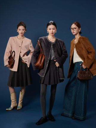 麂皮面料搭配摩登裁剪,柔中蓄韧,文气优雅 #鹭青一 #小香风外套 #轻奢女装 #精致穿搭 #麂皮绒外套