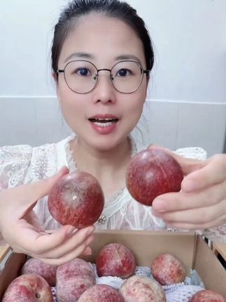 新疆恐龙蛋杏李,鲜甜多汁,果肉细腻,口感巨好吃#应季水果 #新疆恐龙蛋 #恐龙蛋杏李 #杏李 #超便宜超划算