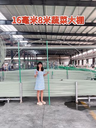 棚搭架,用这种玻纤杆再也不用担心下大雪了! 杆子玻璃纤维材质,棚搭架,用这种玻纤杆再也不用担心下大雪了,杆子玻璃纤维材质,弹性好,任性强,风吹雨淋不生锈发霉,耐腐蚀,安装便捷,省时省力省人工! #大棚骨架  #玻璃纤维杆拱棚支架  #专业建棚 #专业厂家 #厂家实拍
