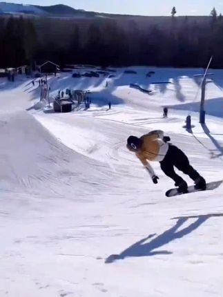 宝子们,谁懂啊!这件SOSTINE假两件格纹POLO衫简直太绝了!高级感满满,学院风十足,穿上它瞬间年轻好几岁!它的面料柔软舒适,透气性超好,夏天穿也不会闷热。而且假两件的设计很有层次感,搭配牛仔裤、短裙都超好看。姐妹们,赶紧冲,错过拍大腿!#假两件POLO衫  #高级学院风  #短袖衬衫  #时尚穿搭  #SOSTINE