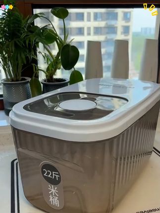 姐妹们用过这种滑动开盖的米桶吗,大容量又方便,终于不用挪来挪去才能盛米了#cc推荐好物 #米桶推荐