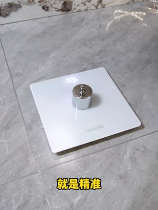 重复的日子里,藏着细碎的光——一杯茶的温度,一朵云的形状,都 是生活的馈赠。得适智能家用精准人体秤自动感应开关机,可承重360斤,具有室温测量,电量显示-键切换市斤公斤,蓝牙智联手机APP,高精度感应器,高强度钢化玻璃,精准称重,超长续航,电池款、充电款可选#体重秤 #体脂秤 #人体秤 #电子秤 #体重打卡