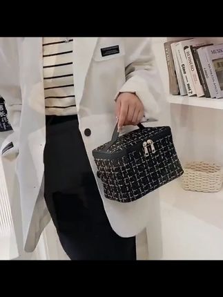 轻奢小香风手提化妆包大容量便携化妆袋旅行化妆洗漱包化妆收纳包轻奢小香风手提化妆包大容量便携化妆袋旅行化妆洗漱包化妆收纳包