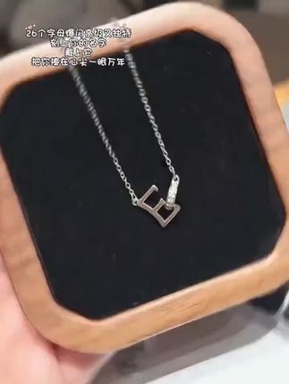 柯柒 钛钢项链 原创字母项链女轻奢小众设计感时尚百搭字母锁骨链柯柒 钛钢项链 原创字母项链女轻奢小众设计感时尚百搭字母锁骨链