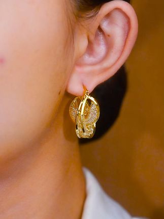 这款金色耳环也太显成熟气质了,戴上好精致啊~#耳环 #精致女人 #卡铂雅 #高级感穿搭