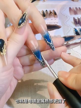 一刷解压,指尖流淌的熔金!这抹高级感让你自带C位光环#美甲 #美甲教程 #美甲分享 #美甲控 #美甲推荐