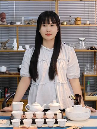 《一轮圆月,盛满茶香。》月圆,是诗。 茶浓! 中秋送礼,送的不只是一套茶具,更是一份“团圆的仪式感”——用温润的陶瓷,装下满月的月光,让每一次举杯,都成为对团圆的祝福!#中秋节送礼 #高档茶具 #茶具套装