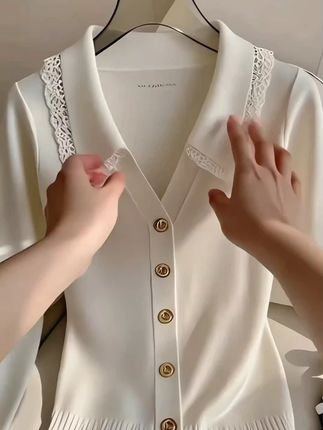 纯欲慵懒风女装白色蕾丝花边针织衫早秋季新款高级感洋气长袖上衣 纯欲慵懒风女装白色蕾丝花边针织衫早秋季新款高级感洋气长袖上衣#品质女装 #穿出自信穿出美丽 #每日穿搭 #今日新款推荐 #衬衫