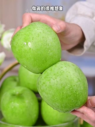 以独特兰花香味闻名的#王林苹果 你吃过吗?青色果皮内富含满满的花青素,口感脆甜爽口,鲜嫩多汁,咬一口唇齿留香。