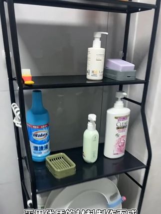 家人们,现在谁还把杂物堆在地上?来看一下这个超火的储物收纳! 适用于各种尺寸的水桶和盆栽。底部配有四个可调节的脚轮,即使在崎岖的地面上也能保持稳定。表面采用金属喷漆工艺,质感十足,放在家里特别好看。有了它之后,家里的东西再也不用担心没地方放了!价格便宜,质量好。赶快点击下方链接抢购吧!工厂直销,生产厂家批发。#卫生间好物 #浴室好物 #储物收纳 #储物收纳置物架 #储物收纳厂家