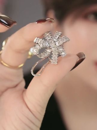 铜合金合成锆石耳饰 气质轻奢时尚百搭小众简约设计师精致耳环#热门 #热门音乐🔥 #热门短剧推荐