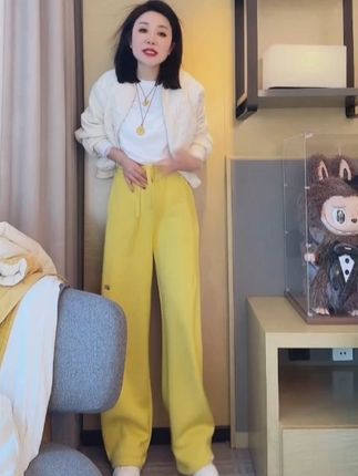 版型超正 加绒加厚 不显臃肿!上身只有裤型没有腿型的爆款卫裤!还没有试过的一定不要错过#加绒卫裤 #保暖显瘦 #秋冬穿搭 #谁穿谁好看 #新款搭配每日更新中