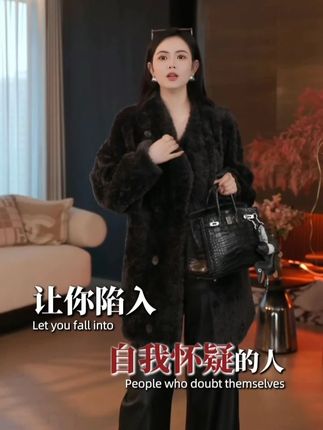 一定要远离那些总是贬低你、否定你、打击你,让你陷入自我怀疑的人,多去靠近那些懂得欣赏你、赞美你、鼓励你,打心眼就觉得你好的人,因为人都是越被爱就越可爱。#情感共鸣 #早秋穿搭 #品质女装 #优雅女人 #高级感穿搭