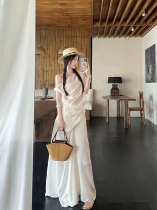 【风铃絮语】不规则设计感辣妹漏肩显瘦上衣显瘦半身裙套装 21528#夏季新款 #每日搭配分享👗时尚穿搭 #穿出高级感 #品质女装 #显瘦遮肉