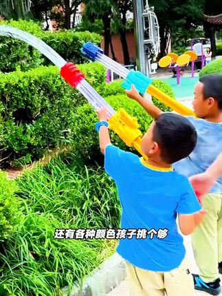 抽拉水枪来啦!一推一拉水压足,射程够给力,夏天打水仗超带感~大小朋友都能玩,亲子互动欢乐多,快来 get 同款!!#玩个很新的东西#让孩子远离手机#专注力培养#无限回购的宝藏单品#送礼物