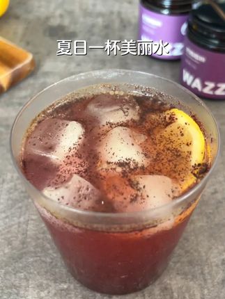 夏日来一杯清爽的巴西莓柠檬气泡饮~#巴西莓粉 #气泡水 #巴西莓 #冻干巴西莓粉 #夏日特饮
