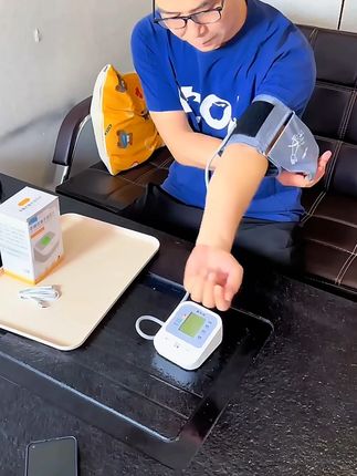 高压低压心率读的清清楚楚,使用简单,关键才30多就能包邮到家还是正规的医疗器械备案产品#血压计 #臂式血压计 #超便宜超划算