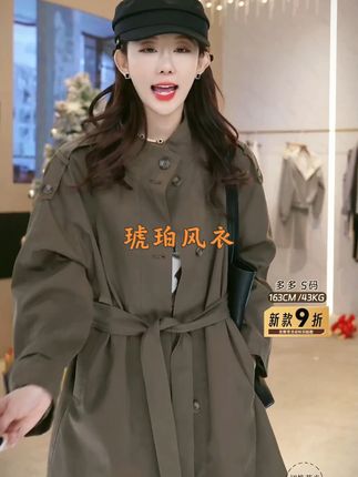 今年流行的琥珀色风衣,通勤宝妈谁穿谁好看 #宝妈穿搭 #通勤穿搭 #风衣穿搭 #琥珀色 #整个时尚圈都在等入chill