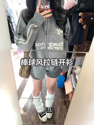 oversize!棒球风圆领拉链毛衣开衫外套女秋装新款韩版宽 #oversize毛衣 #棒球风外套 #拉链开衫 #韩版秋装 #宽松针织衫 #无限回购的宝藏单品 #在抖音入手的好东西 #早秋贵气感穿搭 #被秋日氛围感穿搭拿捏了