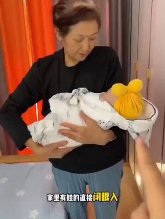 新手妈妈不会选抱被?看看这种简单易上手的抱被,肩膀做了调节肩扣,防踢不着凉~ 双向拉链设计,还能当睡袋&抱被&襁褓 三合一 ,关键价格也很合适! #宝宝抱被#母婴好物#宝宝防惊跳睡袋