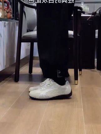家人们,2025新款夏季男鞋来啦!环球休闲德训鞋,网面透气,夏天穿一点都不闷脚。而且超级百搭,不管是配牛仔裤还是运动裤都好看。轻便舒适,走路像踩在云朵上一样,低帮板鞋的设计,时尚又潮流。男孩子们赶紧冲,错过拍大腿!#男鞋推荐 #夏季透气鞋 #百搭板鞋 #环球休闲鞋 #2025新款