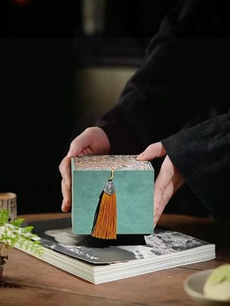 事事顺手工描金品茗杯德化白瓷礼盒装 事事顺手工描金品茗杯,德化白瓷高档材质,礼盒装超精致~# 描金品茗杯 #德化白瓷茶杯 #高档茶具礼盒 #无限回购的宝藏单品
