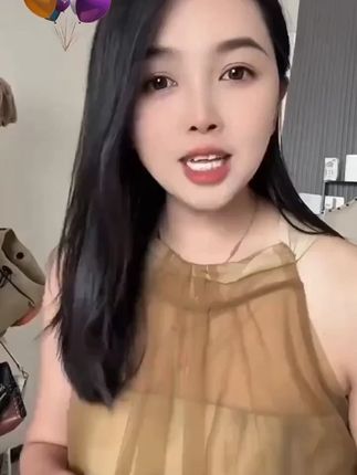 姐妹们,你们一定要试试这个香水,它是真我的味道,特别的好闻,而且很显气质,它的香味可以让你整个人都变得很有魅力,无论是上班还是约会都可以喷它,真的会让你变得更加自信,而且它的留香时……版本过低,升级后可展示全部信息