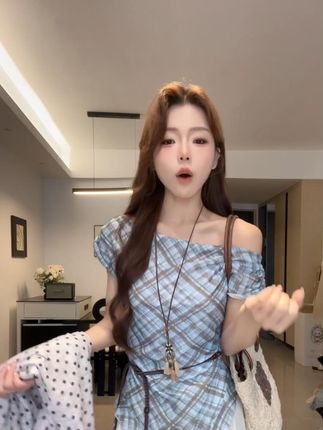 2025夏季新款韩系时尚简约设计感百搭显瘦格子撞色配腰带无袖上衣#夏季必备#谁穿谁好看#显瘦穿搭#穿出高级感#无袖上衣