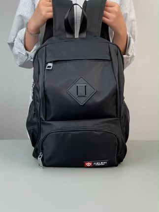 牛津布防水透气轻便百搭大容量旅行双肩包背包 ✔ 优质牛津布材质,透气耐磨抗撕裂,防泼水易打理,长久耐用不显旧。 ✔ 大容量实用,轻松容纳衣服电脑等日常随身物品。 ✔ 顺滑尼龙拉链不卡顿,印花涤纶内衬柔软不起球勾丝。 ✔ 简约百搭款式,旅行通勤逛街皆宜,不挑衣服好搭配。#旅行背包推荐#户外双肩包#大容量双肩包#源头工厂