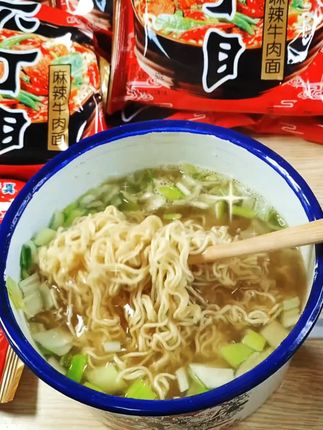 六丁目麻辣方便面清真休闲速食干吃面怀旧麻辣方便面#六丁目麻辣方 #超好吃 #超美味 #超划算 #方便面