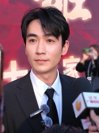 #朱一龙 在电影《志愿军:存亡之战》中饰演抗美援朝英雄李想,9月12日,他将在沈阳迎接战友们回家!#第十二批在韩志愿军烈士遗骸迎回仪式 #朱一龙迎接志愿军归国