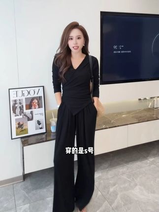 纯欲风小众设计感不规则春秋冬绑带v领长袖上衣休闲阔腿裤两件套 #纯欲天花板 #小众设计感 #秋季穿搭 #休闲减龄穿搭 #高级感穿搭