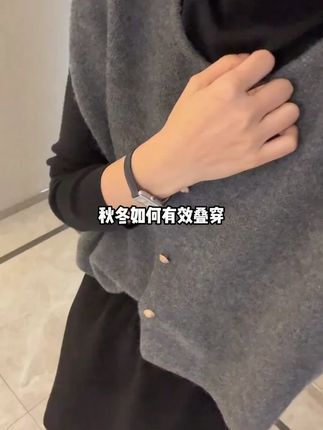 温柔气质百搭针织马甲背心,叠穿内搭都好看!快艾特闺蜜一起冲!#针织马甲 #秋季新款 #内搭外穿都好看 #ootd穿搭 #谁穿谁好看
